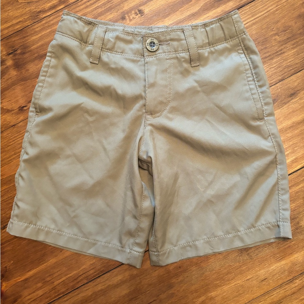 Under Armour performance khaki shorts Boys XS